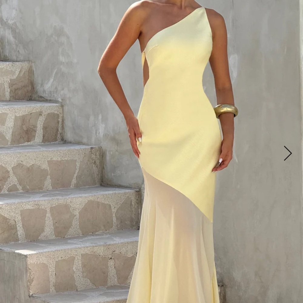 One-Shoulder Pale Yellow Evening Dress - PERFET FOR BLACK TIE